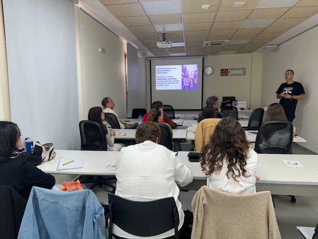 La Diputación de Castellón aborda la prevención de adicciones entre jóvenes con la conferencia ‘Nuevos retos en la adolescencia: adicciones’