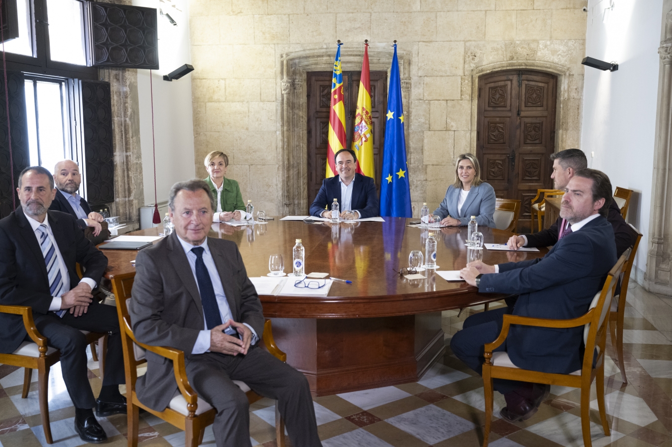 Marta Barrachina analiza junto al president de la Generalitat y ASCER la situación del sector del azulejo en la Comunitat