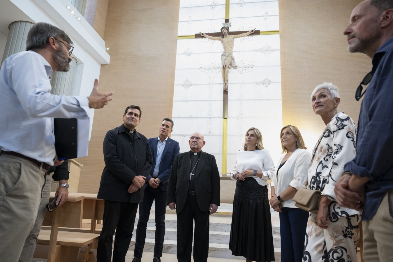 Marta Barrachina visita los últimos detalles de la iglesia de San Juan Pablo II de Benicàssim antes de la consagración